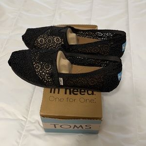 Tom’s black Morocco crochet classic shoes